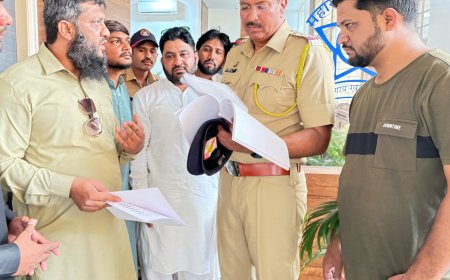 धार्मिक भावना दुखावणा-या समाजकंटकावर कडक कारवाईची विद्यार्थ्यांची मागणी...!