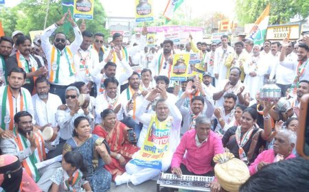 काँग्रेसच्या पाणीबाणी आंदोलनाने शहराचे लक्ष वेधले, पाणी नाही तर कर नाही....