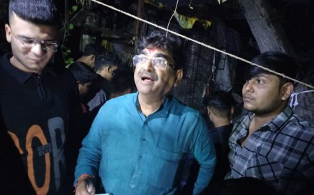 जुना मोंढ्यात पाईपलाईन फुटली, आमदार संजय केनेकर यांच्या प्रयत्नामुळे बालकांना सुखरुप बाहेर काढले