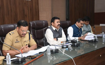 आपत्तीच्या कालावधीत नागरीकांना वेळेत मदत पोचविण्याच्या दृष्टीने नियोजन करा - विभागिय आयुक्त दिलीप गावडे