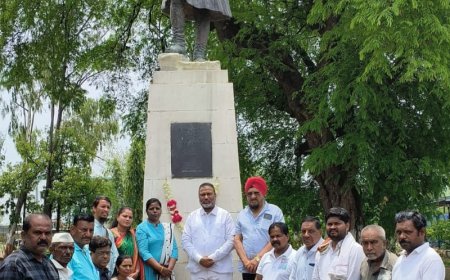 माजी पंतप्रधान पंडित जवाहरलाल नेहरु यांना काँग्रेसचे अभिवादन