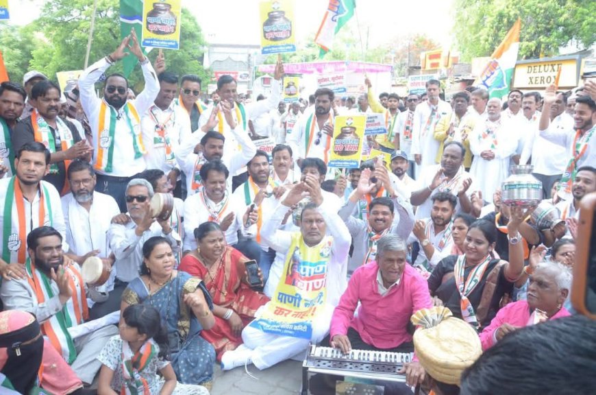 काँग्रेसच्या पाणीबाणी आंदोलनाने शहराचे लक्ष वेधले, पाणी नाही तर कर नाही....