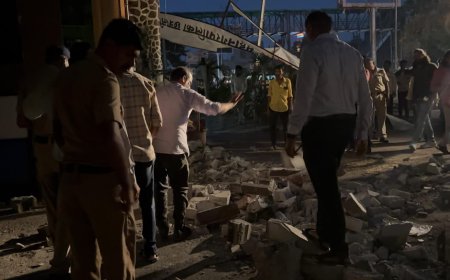वादळी वा-यात सिध्दार्थ गार्डन प्रवेशद्वाराचे छत कोसळले, दोन महीलांचा मृत्यू दोन जखमी
