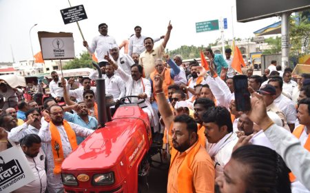 उबाठाने शेतक-यांच्या प्रश्नावर काढला शहरात ट्रॅक्टर मोर्चा