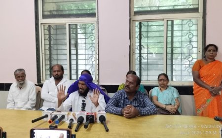 अतिक्रमण हटाव मोहिमेच्या निषेधार्थ झोपडपट्टी महापंचायत - अॅड  विवेक चव्हाण