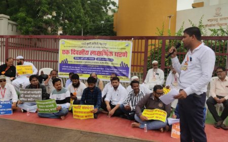 मार्टीची अंमलबजावणी करा, मुस्लिम समाजाचे भरपावसात उपोषण...!