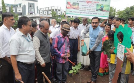 एक विद्यार्थी एक वृक्ष उपक्रमाचा शुभारंभ...
