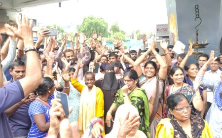 भरपावसात कर्जमाफीसाठी प्रहारचे चक्का जाम आंदोलन, मंत्रालयात घुसण्याचा दिला इशारा...