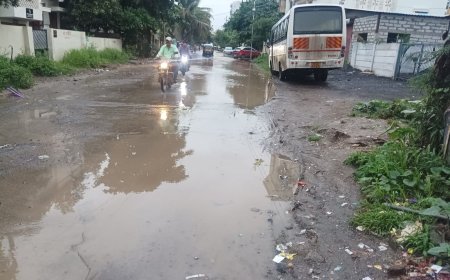 पाण्याच्या पाईपलाईनचे काम खोळंबल्याने रस्ते चिखलमय, मनसे अक्रामक