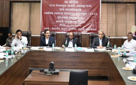 निवडणूक आयोगाने घेतला महापालिका, जिल्हा परिषद निवडणूक पूर्व तयारी आढावा