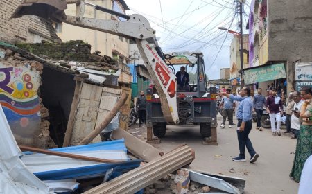 नवाबपु-यात मनपाने काढली तीन अतिक्रमणे