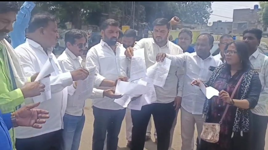 वंचितने केली परिपत्रकाची होळी...!