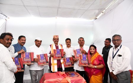 मुख्यमंत्री देवेंद्र फडणवीस यांच्या हस्ते महावस्त्र पैठणी काॅफी टेबल बुकचे प्रकाशन...