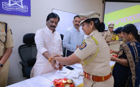 दामिनी पथकातील महीला कर्मचा-यांसोबत अंबादास दानवे यांचा राखी पौर्णिमा सण साजरा