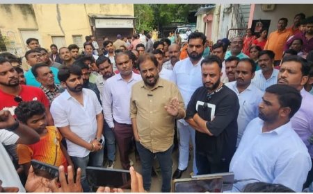 इम्तियाज जलिल यांनी घेतली पाडसवान कुटुंबाची भेट...