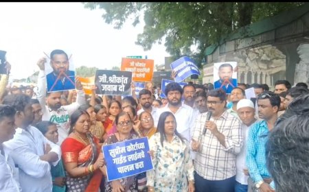 बाधित मालमत्ताधारकांचे मोबदल्यासाठी आयुक्तांच्या बंगल्यासमोर आंदोलन...