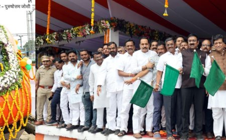 वंदे भारत एक्स्प्रेस आता नांदेड हुन, मुख्यमंत्री देवेंद्र फडणवीसांनी हिरवी झेंडी दाखवत केला शुभारंभ...