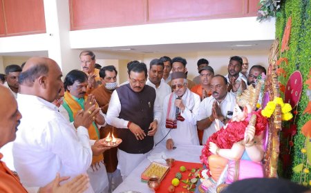 पालकमंत्र्यांच्या हस्ते जिल्हा श्री गणेश महासंघाच्या "श्री"ची प्राणप्रतिष्ठापना