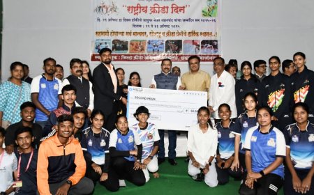 शाळेत दररोज एक तास खेळासाठी, मोबाईलवर खेळू नका -  जिल्हाधिकारी दिलिप स्वामी