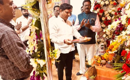 अॅड सुधाकर कापरे, वेदीही लोहिया यांच्या हस्ते गणरायाची आरती...