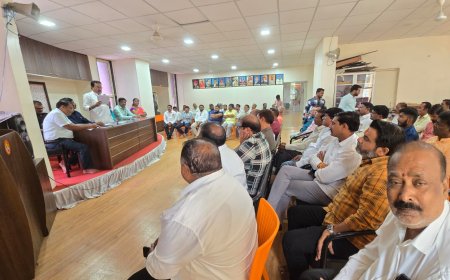 प्रभाग रचनेवर हरकती व सूचना दाखल करण्यासाठी शिवसेनेने घेतली बैठक...