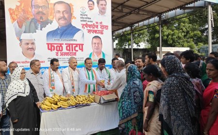 प्रदेशाध्यक्ष सपकाळ यांच्या वाढदिवसानिमित्त गरजूंना फळ वाटप...