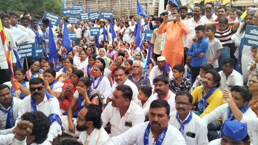 डाॅ.बाबासाहेब आंबेडकरांचा पुतळा चिकलठाणा चौकात स्थलांतर करण्यासाठी आंदोलन...
