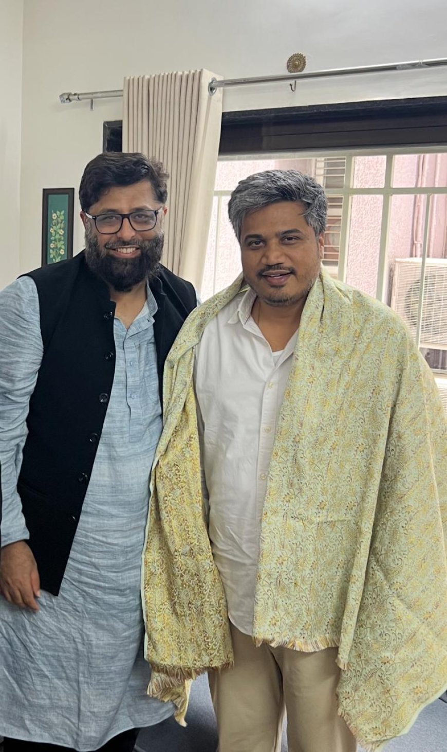 एड जुबैर मोतीवाला सक्रीय, घेतली आमदार रोहित पवारांची भेट...