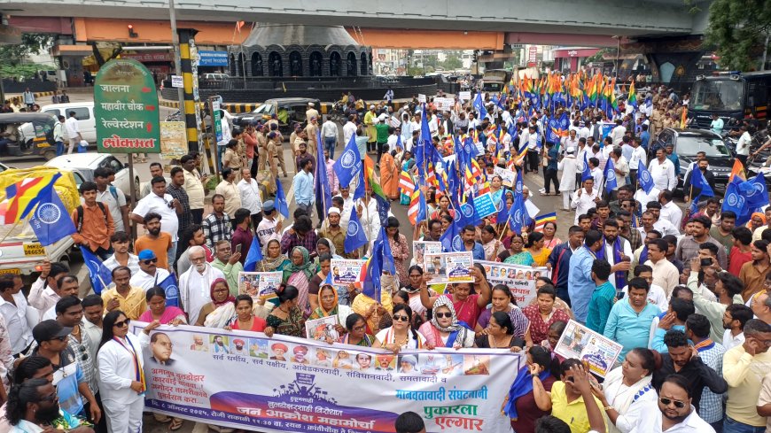 शहरात बुलडोझर कार्यवाई विरोधात पहीला एल्गार मोर्चा...