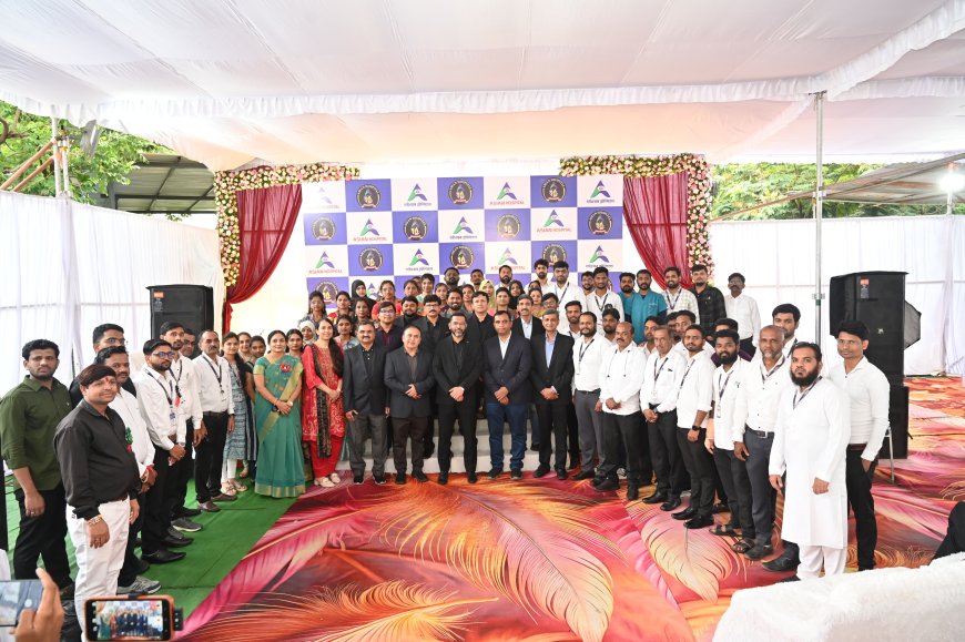 यशस्वि दहा वर्षे, डाॅ.शोएब हाश्मी यांना शुभेच्छा देण्यासाठी गर्दी...