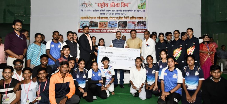 शाळेत दररोज एक तास खेळासाठी, मोबाईलवर खेळू नका - जिल्हाधिकारी दिलिप स्वामी