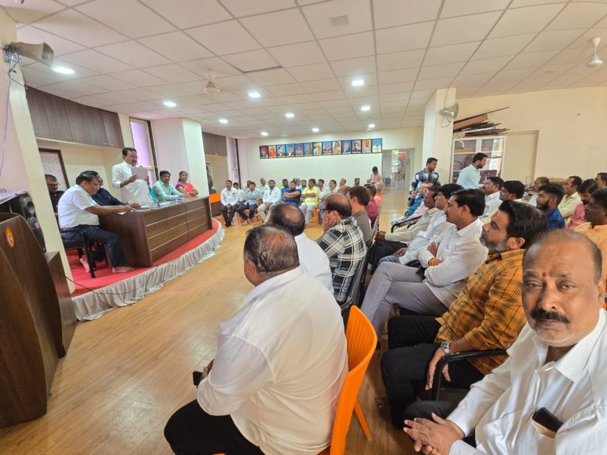 प्रभाग रचनेवर हरकती व सूचना दाखल करण्यासाठी शिवसेनेने घेतली बैठक...
