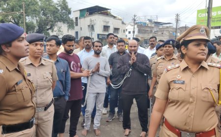 कटकट गेट, अंमली पदार्थ विक्री करणा-या आरोपींची काढली धिंड...