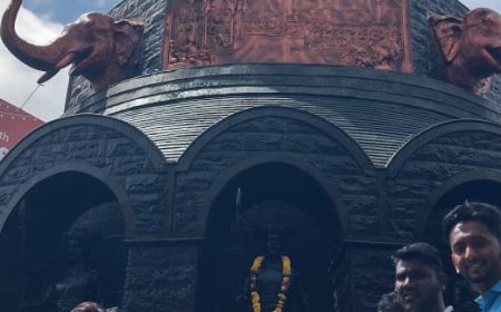 श्री गणेश महासंघाच्या वतीने महापुरुषांच्या पुतळ्यांची साफसफाई करुन अभिवादन...