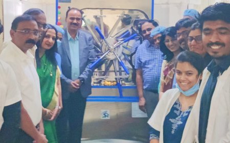 नेत्रशल्य चिकित्सा शास्त्र विभागात ऑटोक्लेव्ह मशिनचे उद्घाटन केले अधिष्ठातांनी