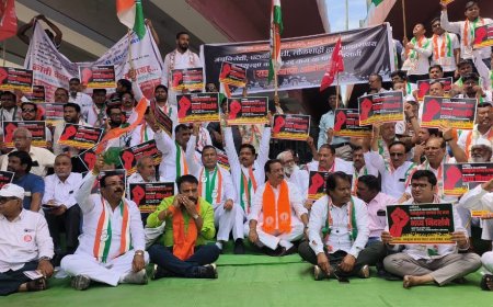 क्रांतीचौकात जनसुरक्षा विधेयकाच्या विरोधात केली तीव्र निदर्शने...