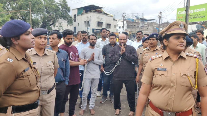 कटकट गेट, अंमली पदार्थ विक्री करणा-या आरोपींची काढली धिंड...
