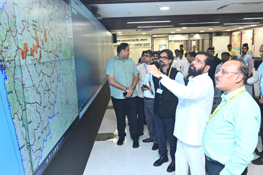 राज्य आपत्कालीन कार्य केंद्राला उपमुख्यमंत्री एकनाथ शिंदे यांनी दिली भेट...