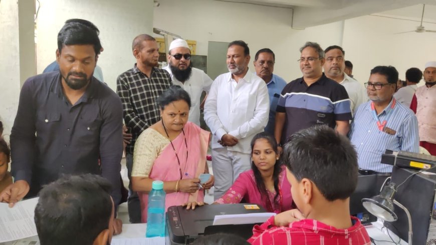 रोशन गेट परिसरात काँग्रेसने घेतला आधार अपडेट कॅम्प...