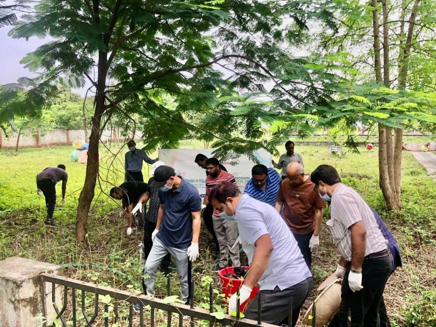 "स्वच्छता ही सेवा" एक दिन एक घंटा एक साथ" अभियान अंतर्गत नांदेड विभागात भव्य श्रमदान मोहीम...