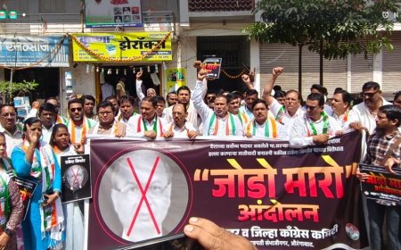 काँग्रेसने राकेश किशोरचा पुतळा जाळून केला घटनेचा निषेध करत गृहमंत्र्यांच्या राजीनाम्याची मागणी...