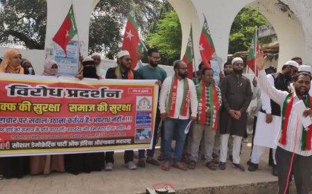 वक्फ बोर्डाच्या चेअरमन विरोधात एसडिपिआय अक्रामक, वक्फ बोर्डाच्या कार्यालयासमोर केले आंदोलन...