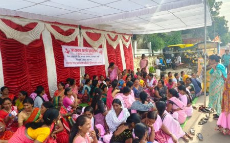 दिवाळीपूर्वी थकीत मानधन व पोषण आहार देयकाची मागणी, अंगणवाडी सेविका व मदतनीसांचे धरणे आंदोलन...