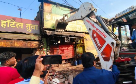 चंपा चौक ते दमडी महेल रोडवरील 20 अतिक्रमणे जमीनदोस्त...