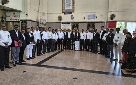 सरन्यायाधीशांवरील हल्ल्याच्या निषेधार्थ वकिलांचे काम बंद आंदोलन...!