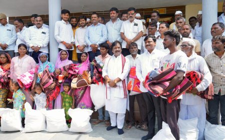 अतिवृष्टी नुकसानग्रस्त कुटुंबीयांसोबत विरोधीपक्षनेते अंबादास दानवेंनी साजरी केली दिवाळी