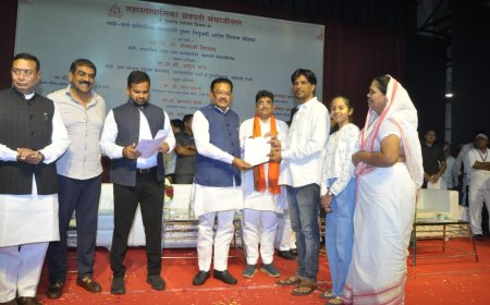 मसानजोगी व कब्रस्तानाचे खादीम यांना नोकरीत कायम करा - पालकमंत्री संजय शिरसाट