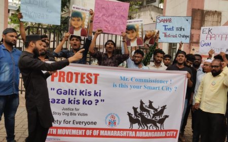 मोकाट कुत्र्यांची दहशतीला आवर घालण्याच्या मागणीसाठी केली तीव्र निदर्शने...