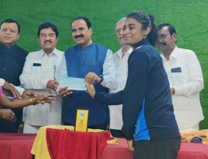 स्पर्धेच्या युगात गुणवंत खेळाडूंना पाठबळ देण्याची गरज - अधिष्ठाता डॉ.शिवाजी सुक्रे