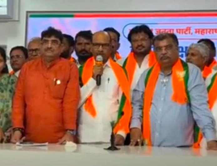 राजकारणाची सुरुवात काँग्रेसमध्ये करणारे एम.के.देशमुख भाजपाच्या गळाला...